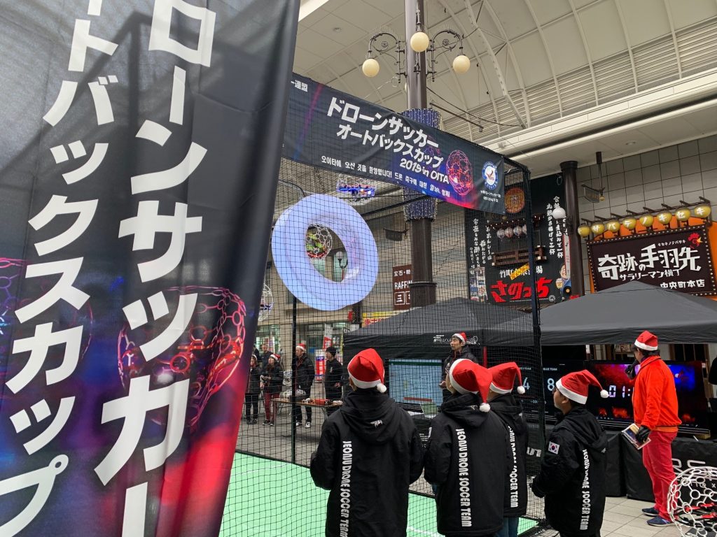 日本ドローンサッカー連盟が大分で初の公式戦 予想上回る迫力に買い物客くぎ付け Dronetribune ドローントリビューン